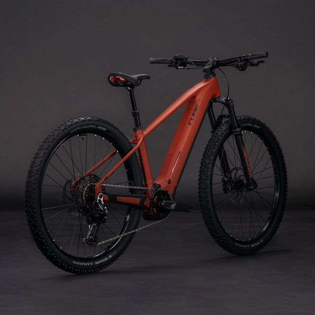 CUBE Reaction Hybrid Race 800 sähköpyörä CUBE Reaction Hybrid Race 800 sähköpyörä